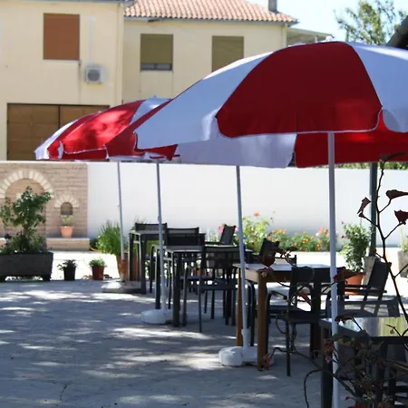 Hotel Mondo فندق